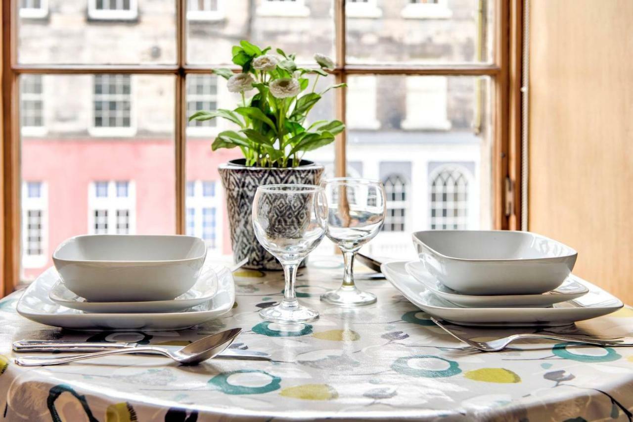 Joivy Royal Mile Apartment In Prime Location Edinburg Exteriör bild